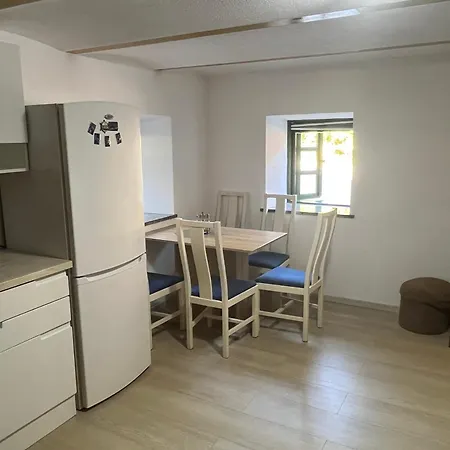 Apartma Elza *
