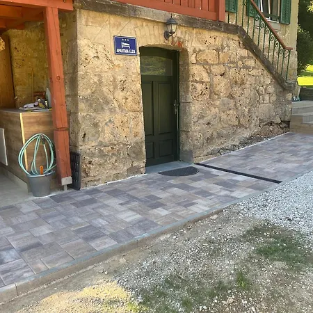 Apartma Elza *