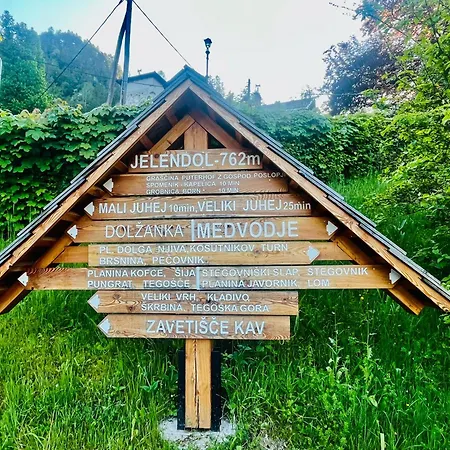 Apartma Elza *